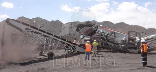 Мобильный гученичный виброционный грохот Y2S1848GL успешно установлен и начинает работать