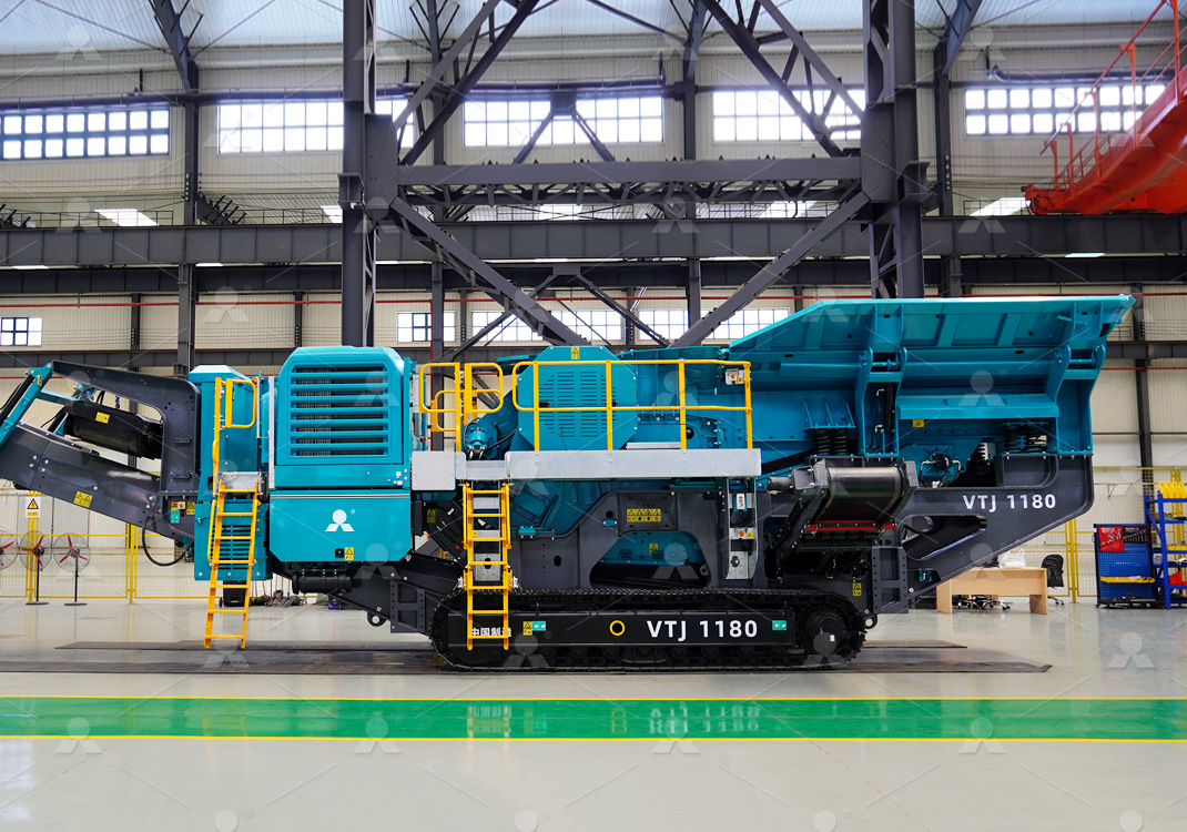Tracked mobile crushing plant